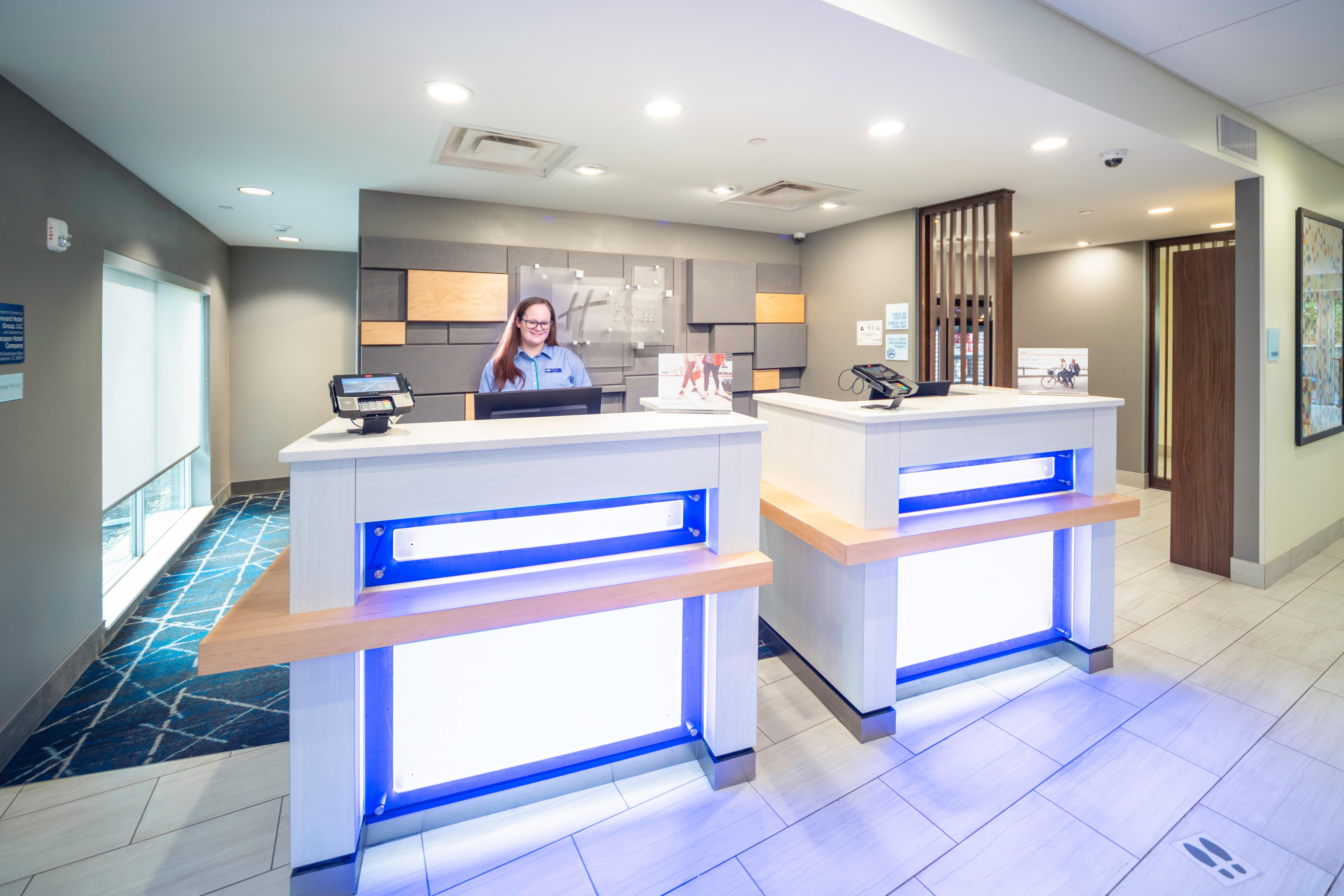 Holiday Inn Express & Suites Brevard - City Center Eksteriør bilde